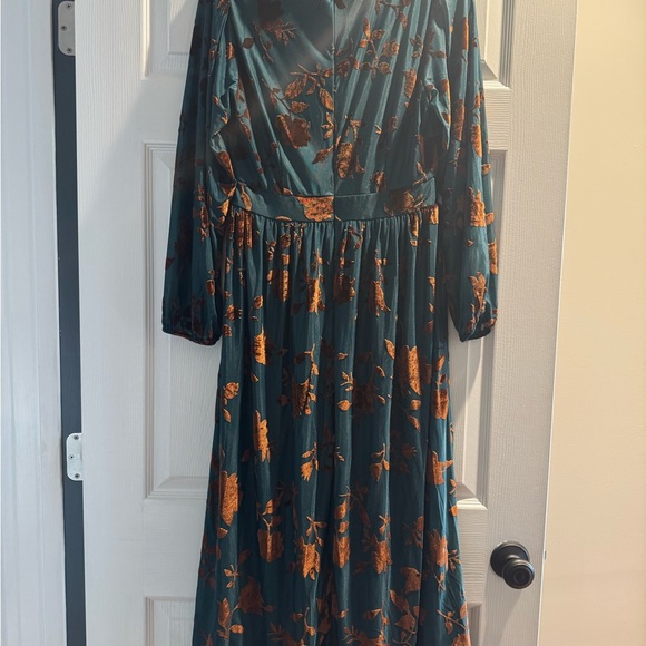 NWT Baltic Born: Christine Velvet Embossed Midi Dress - Picture 6 of 7